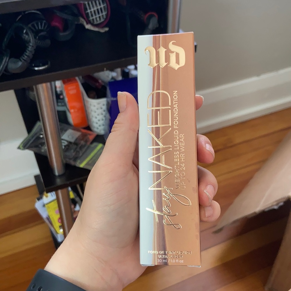 NWT Stay Naked 51NN liquid foundation